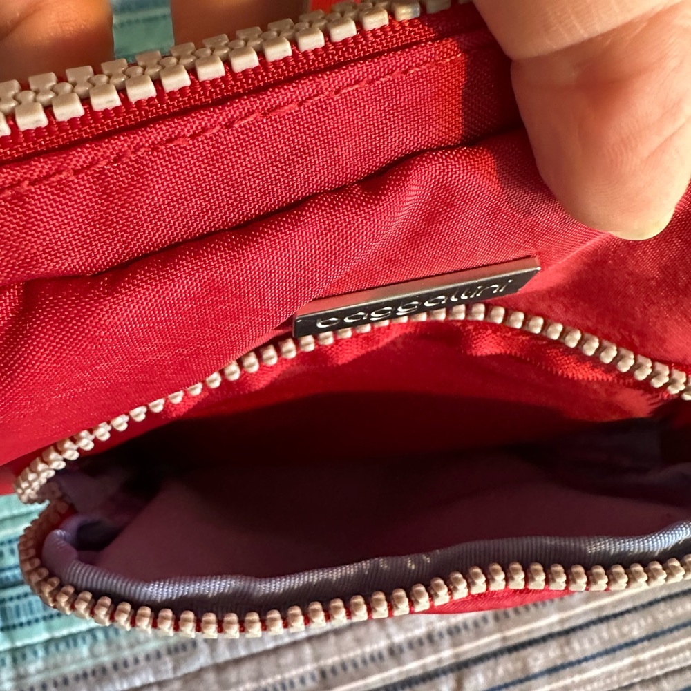 Baggallini red crossbody bag, EUC - Picture 3 of 5